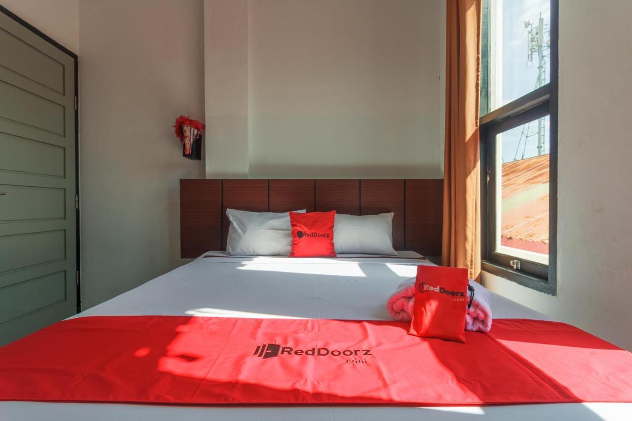 Hotel Reddoorz Near Jalan Sudirman Padang Exteriér fotografie